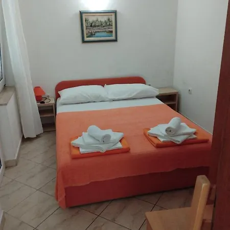 Apartment Kucica Vivak 1 *